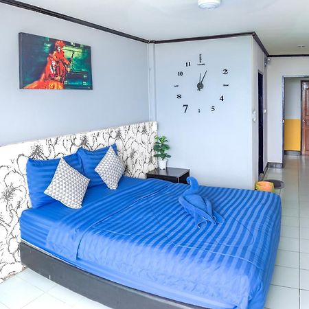Happy Jomtien - Beachfront Exterior photo