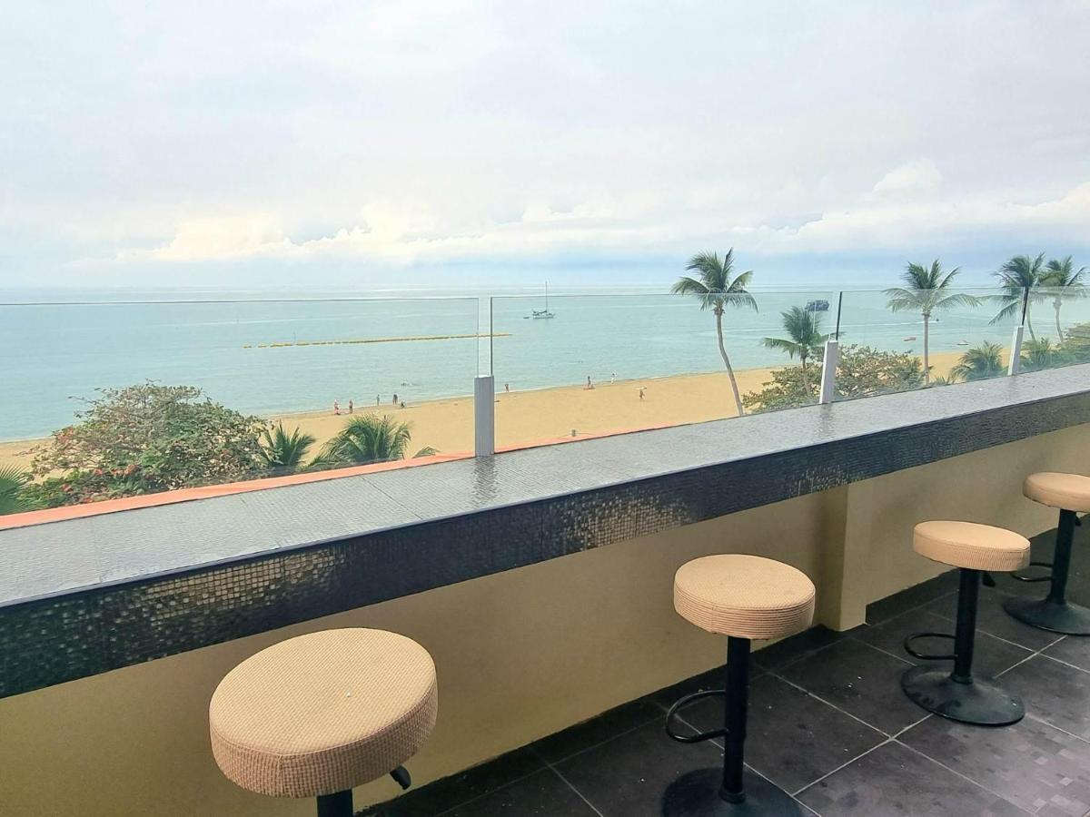 Happy Jomtien - Beachfront Exterior photo