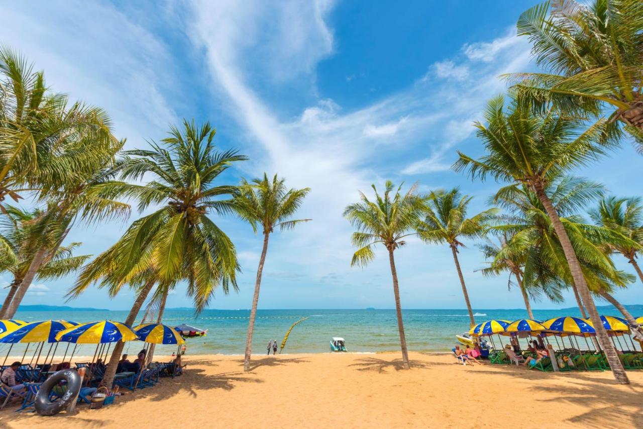 Happy Jomtien - Beachfront Exterior photo