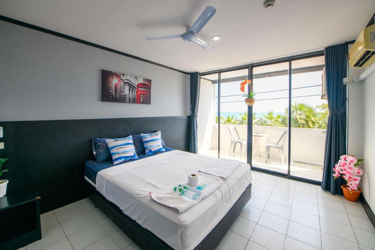 Happy Jomtien - Beachfront Exterior photo