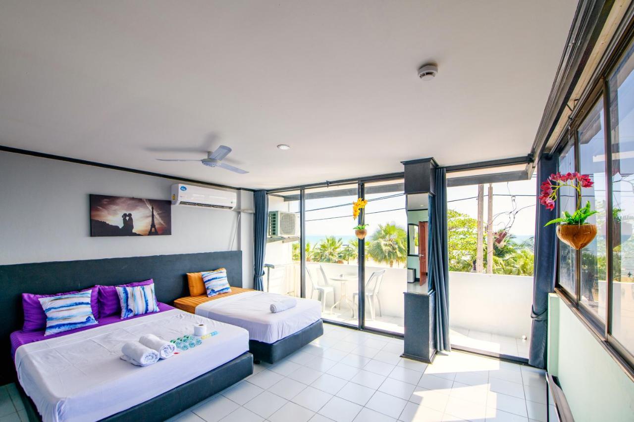 Happy Jomtien - Beachfront Exterior photo