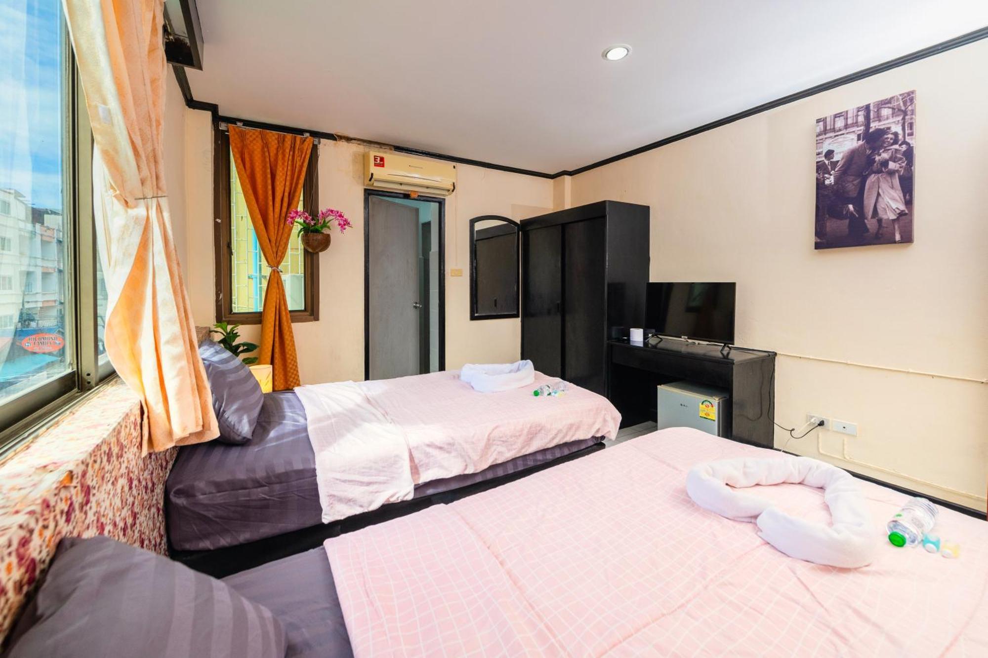 Happy Jomtien - Beachfront Room photo