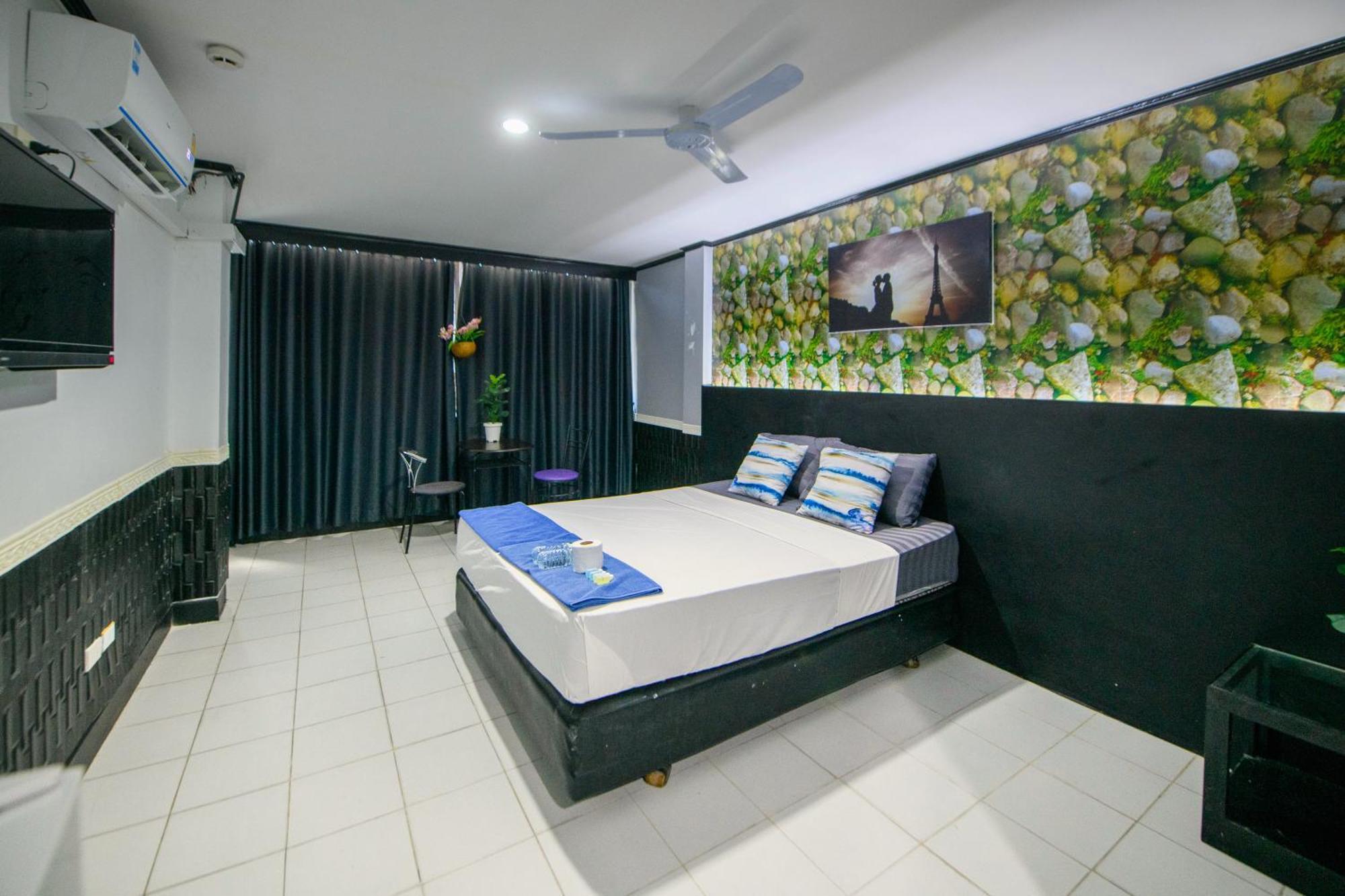 Happy Jomtien - Beachfront Room photo