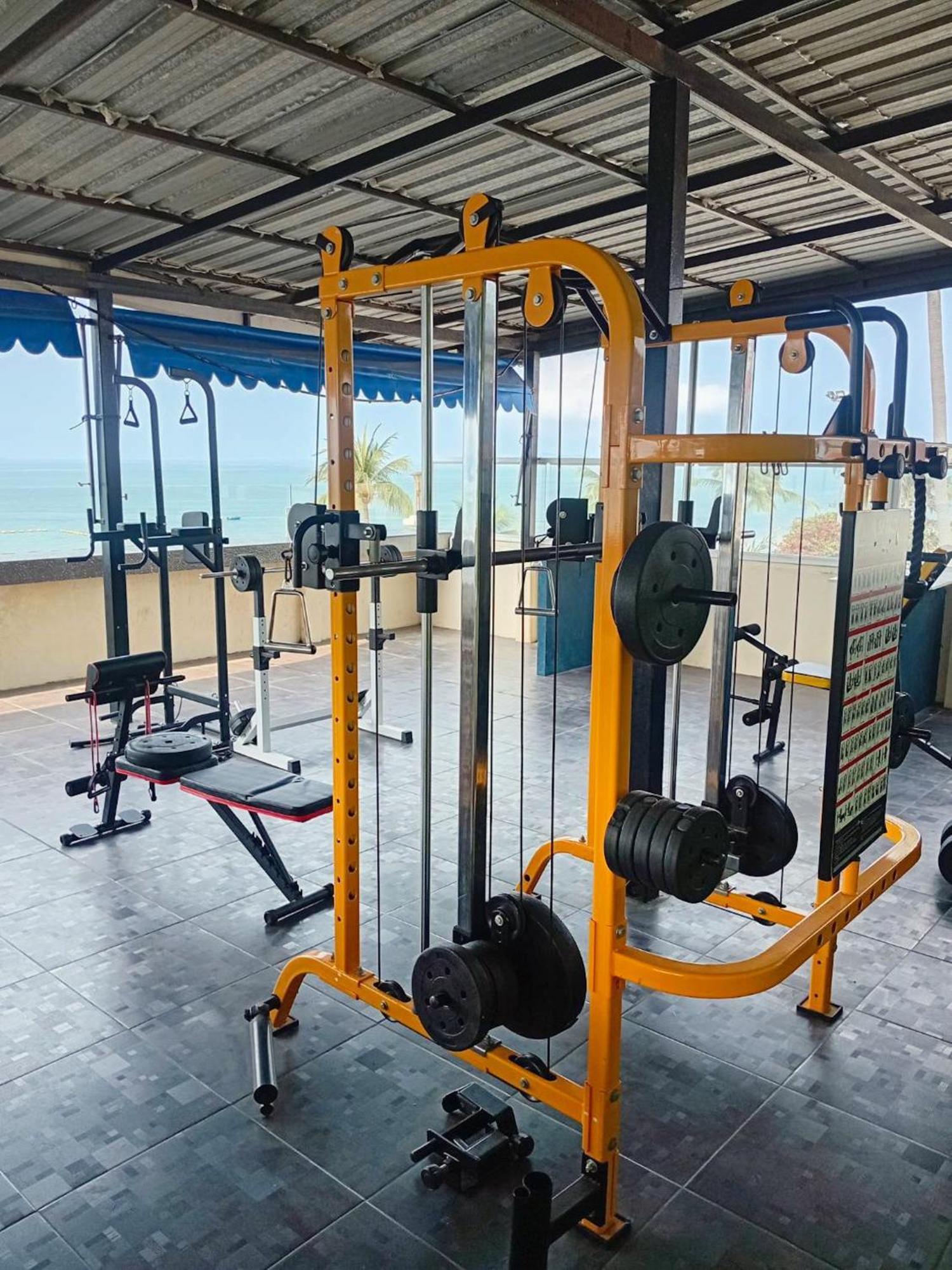 Happy Jomtien - Beachfront Exterior photo